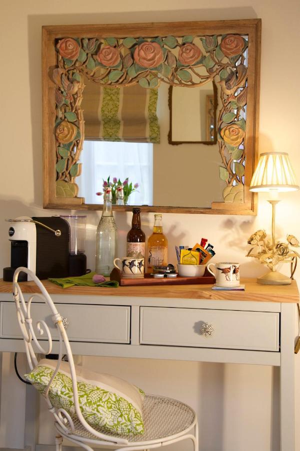 The Coach House Bed & Breakfast Rudgwick ภายนอก รูปภาพ
